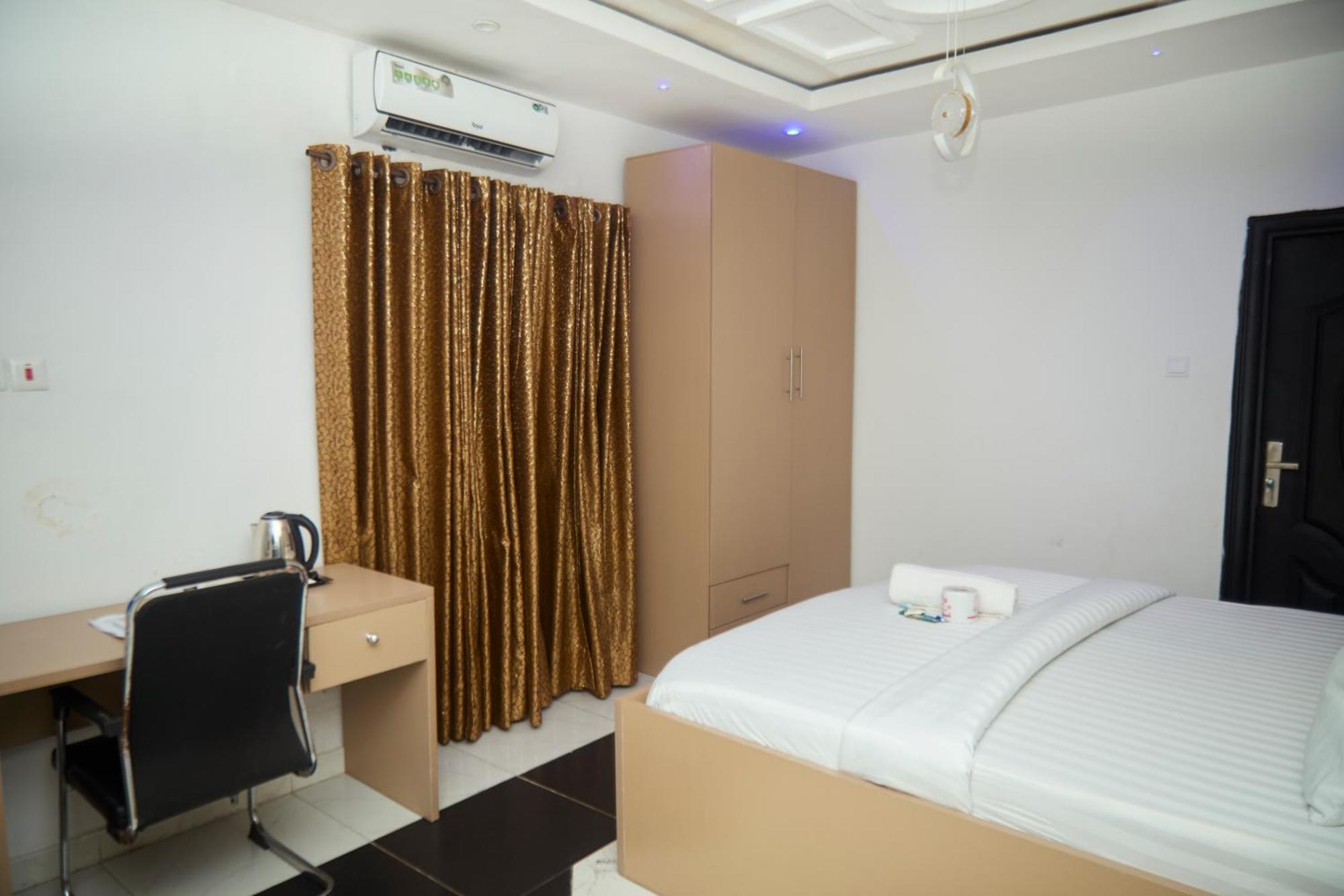 Vhs Vinchee Suites 拉各斯 外观 照片